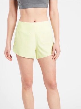 Athleta Run With It 3.5” Short Size Large